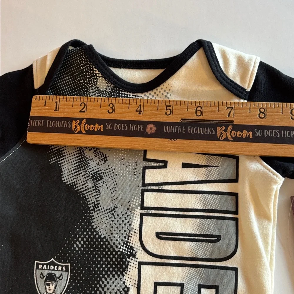 RAIDERS ONESIE 12M NEW Raiders Infant Bodysuit - Black and Cream 12 Months NWT